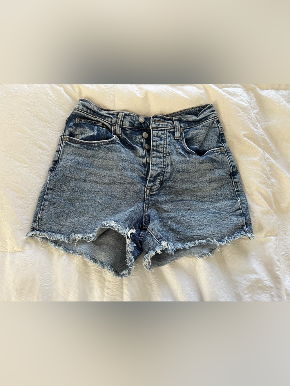Women’s High-Rise Frayed Hem Denim Shorts - Blue size 27